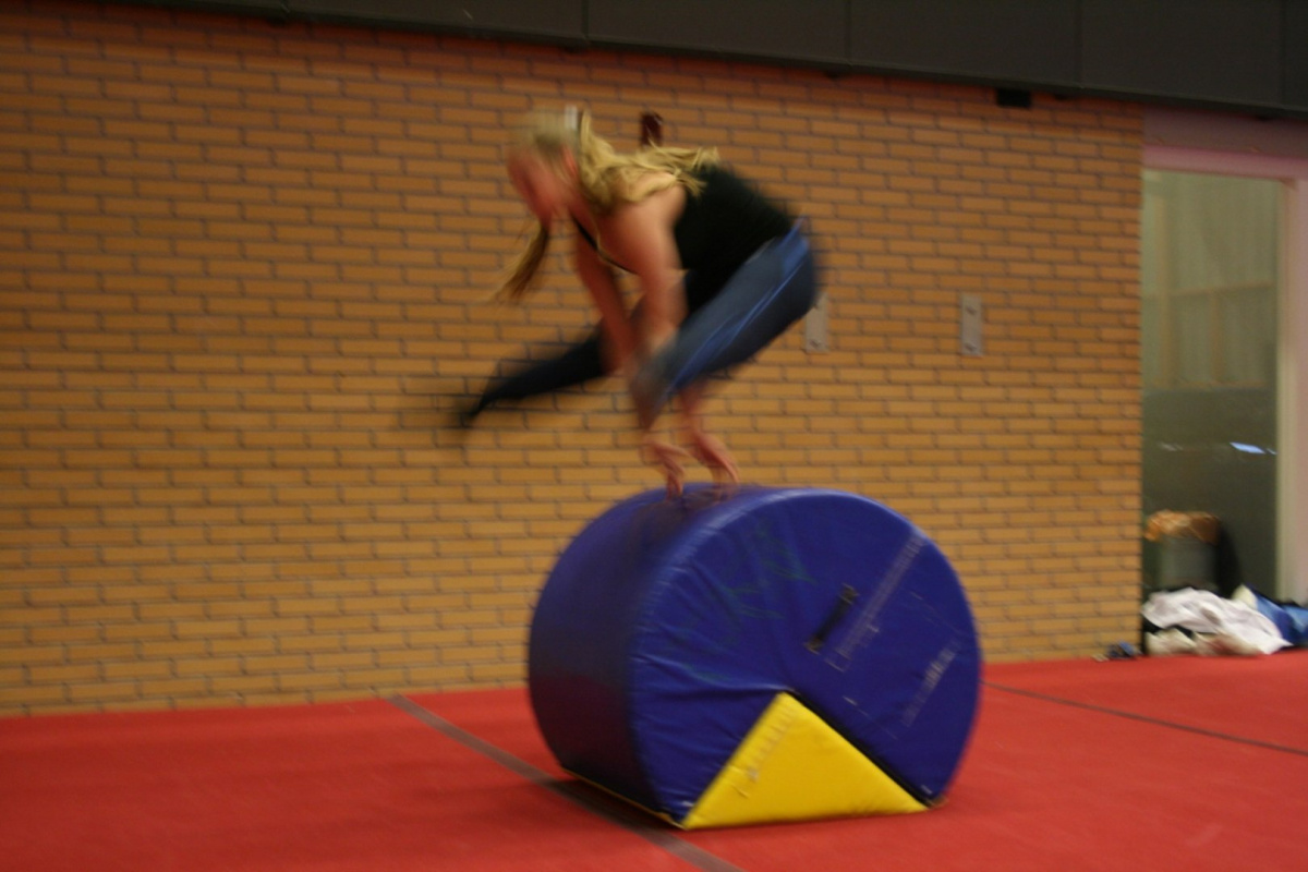 Trójkątny wałek akrobatyczny do ćwiczeń FlikFlakker duży